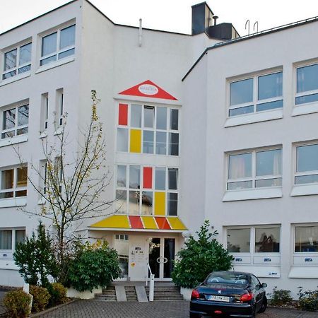 Hostel NaninaGröbenzell エクステリア 写真