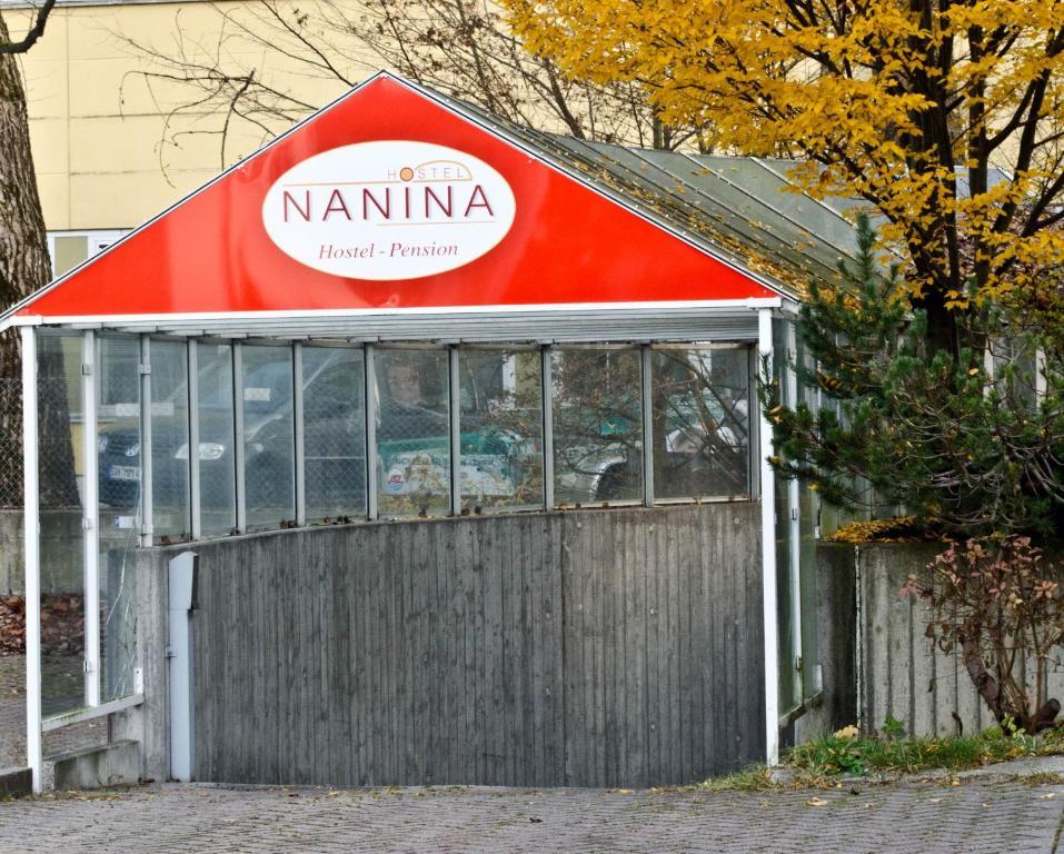 Hostel NaninaGröbenzell エクステリア 写真